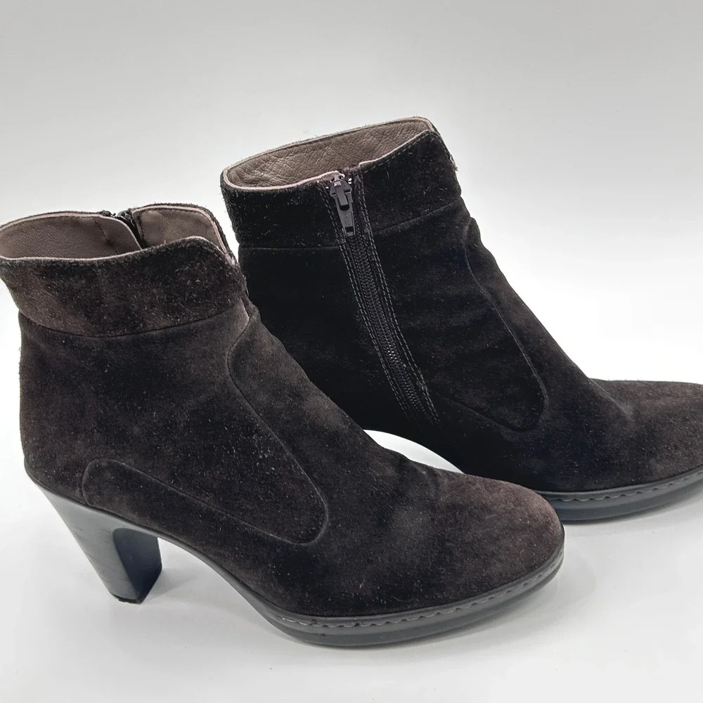 Manila Brown Suede Ankle Boots EU 40 Made in Italy Heeled Zip Booties Minimalist